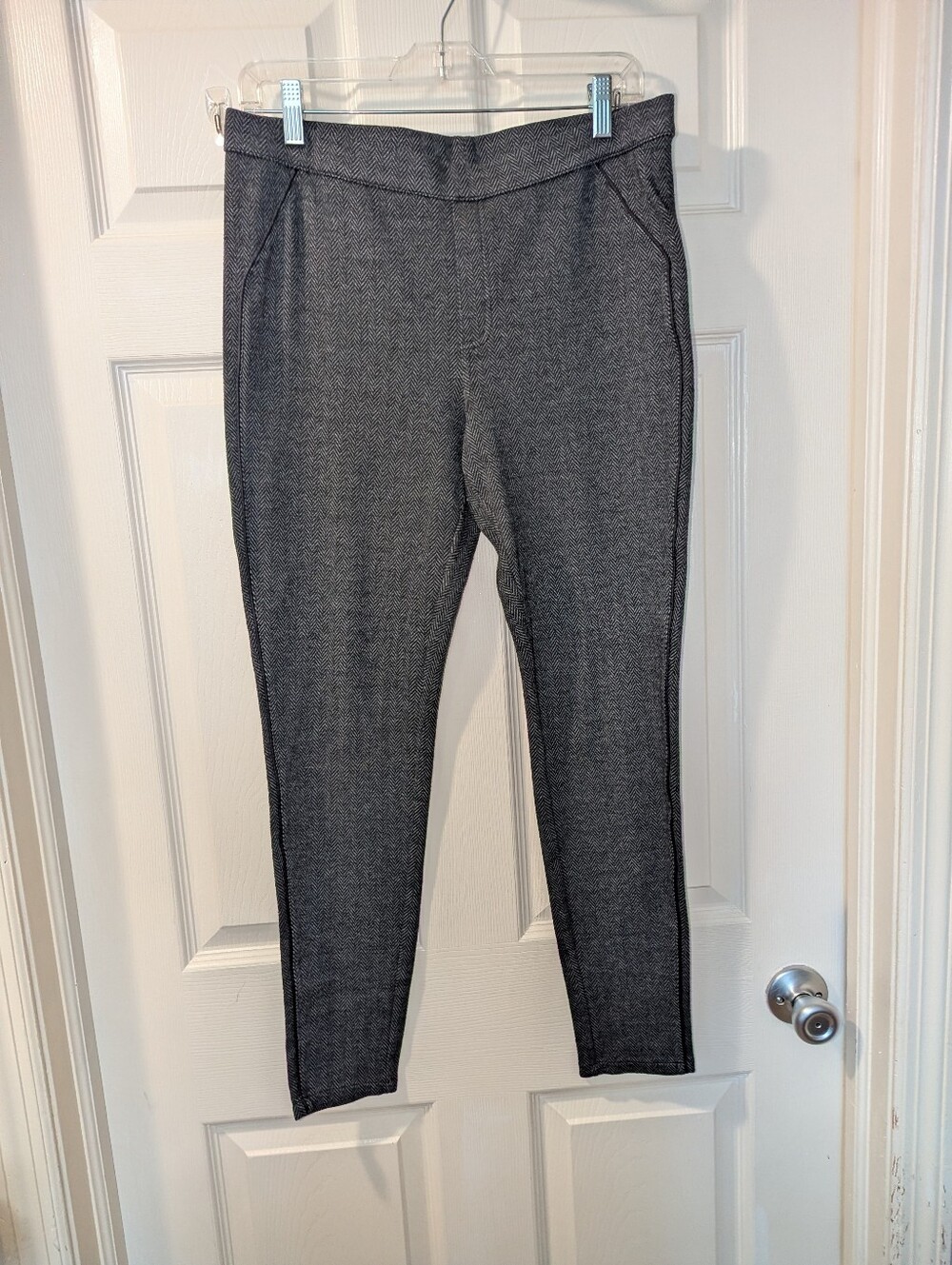 HUE Ladies, Herringbone, Casual Dress Pants Size L.